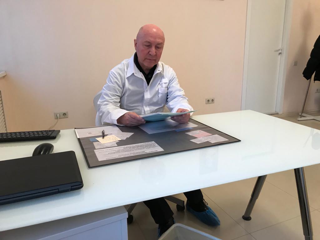 Юрий Анатольевич Соловьев -Дерматовенеролог высшей категории в Ростове-на-Дону. Один из ведущих специалистов в городе. Для записи на консультацию к врачу, Вы можете также обратиться к нам по номеру телефона, указанному выше.